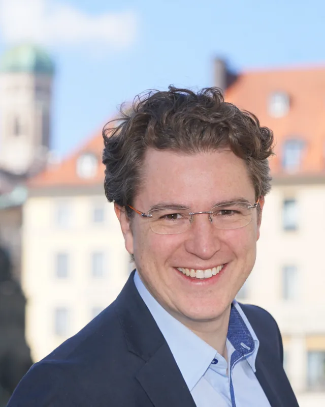 Michael Mai, Managing Director von ISTARIUM, vor der Münchner Altstadt